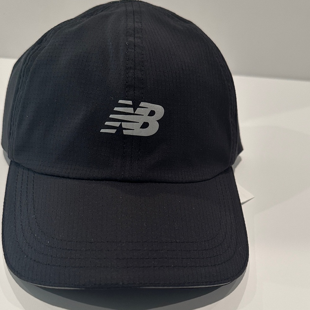 NWT New Balance Women’s Athletic Black Cap with Velcro adjustable back.